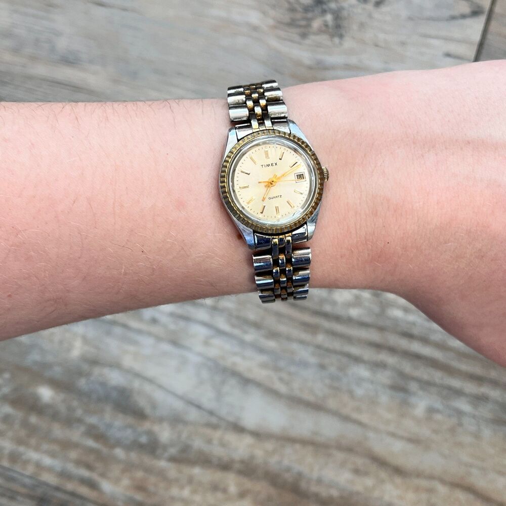 Vintage Timex Quartz Two Tone Date Watch Gold Silver Bracelet Classic Circle